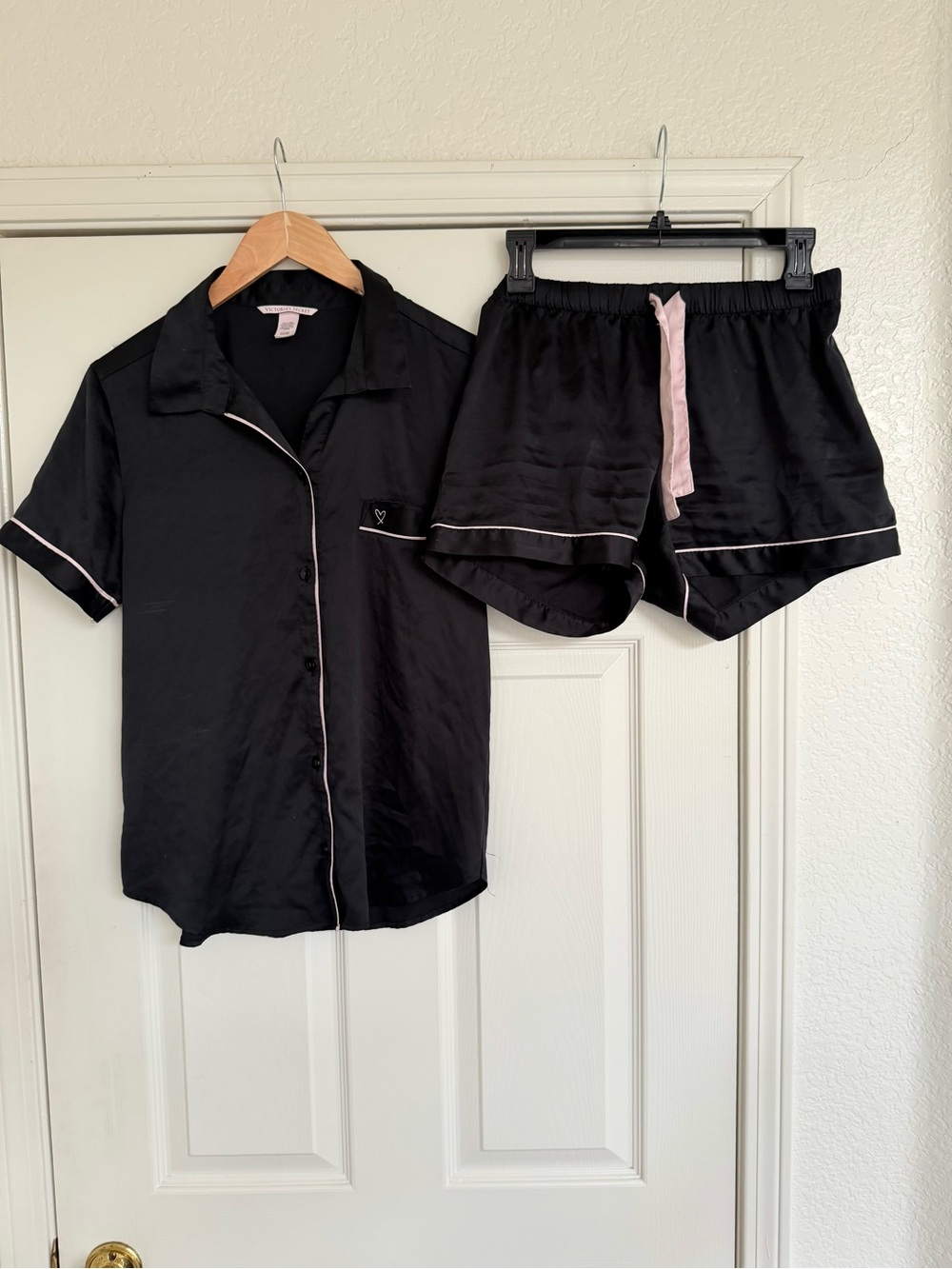 Victoria’s Secret Black And Pink Pajamas Small